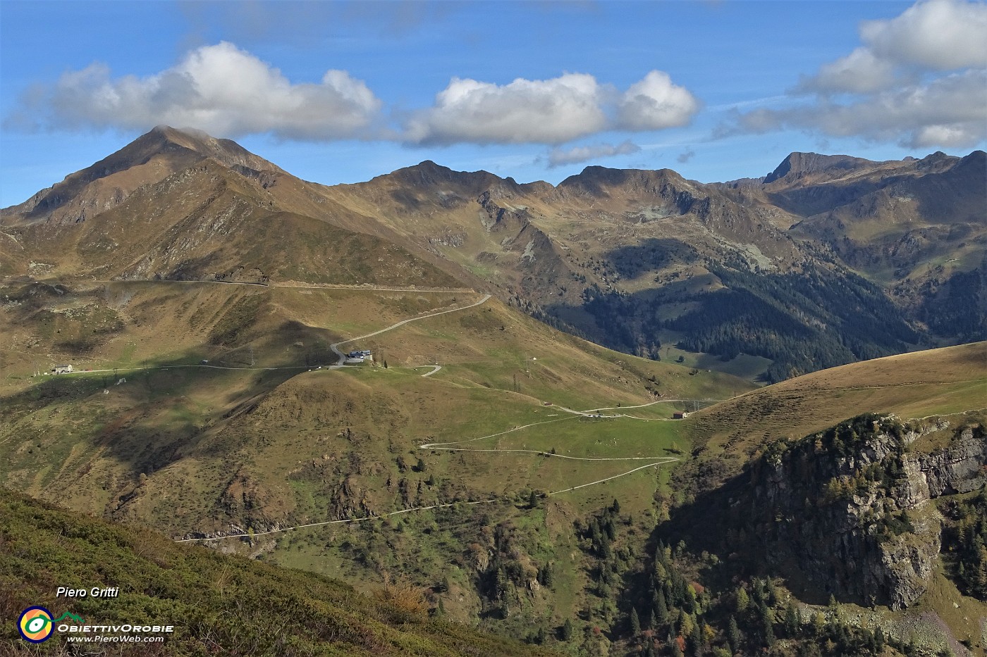 62 Dal Monte Mincucco vista verso Ca' San Marco e Pizzo delle segade.JPG